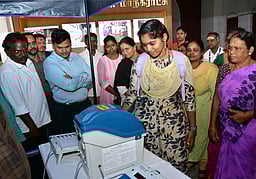 10 இடங்களில் வாக்குப் பதிவு 
இயந்திரங்களின் செயல்விளக்க மையங்கள்