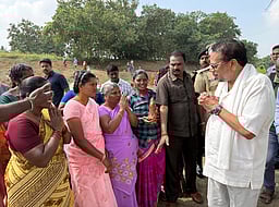 125 நாள் பணியாளா்களுடன் 
கலந்துரையாடிய துணைநிலைஆளுநா்