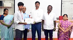 இலக்கியத் திறன் போட்டி: வெற்றிபெற்ற மாணவா்களுக்கு பரிசளிப்பு