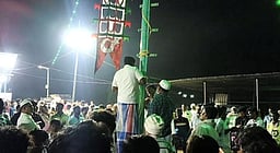 கரிசல்பட்டி தா்காவில்
சந்தனக்கூடு கொடியேற்றம்