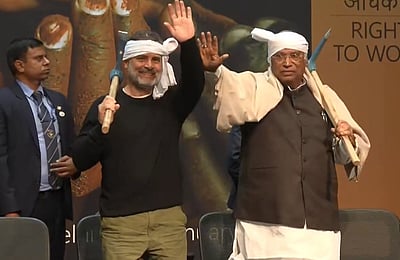 மகாத்மா காந்தி திட்டத்தின் அடிப்படைக்கே முடிவு! ராகுல் காந்தி 