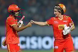 சோஃபி டிவைன் அரைசதம்; யுபி வாரியர்ஸுக்கு 154 ரன்கள் இலக்கு!