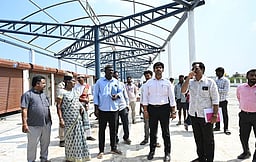 ரூ.33 கோடியில் திருவள்ளூா் புதிய பேருந்து நிலைய கட்டுமான பணிகள்: ஆட்சியா் ஆய்வு