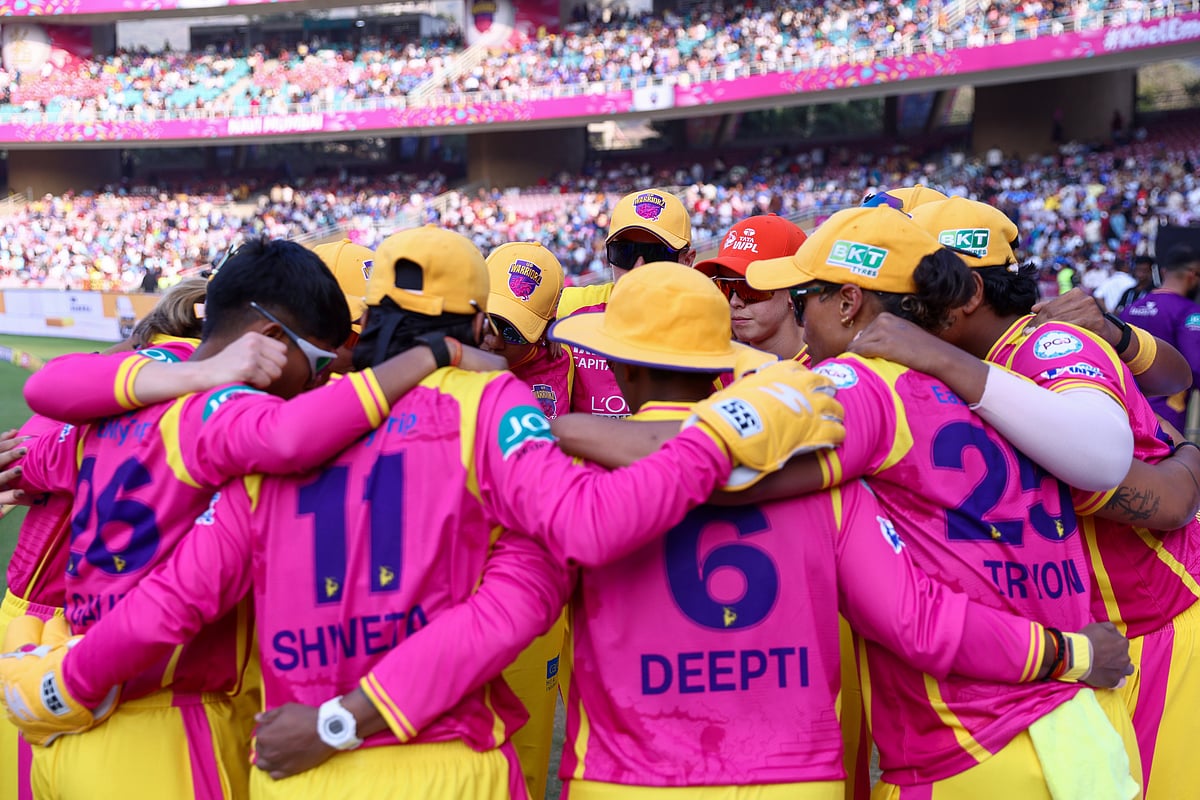 மகளிர் பிரீமியர் லீக்: யுபி வாரியர்ஸ் பந்துவீச்சு!