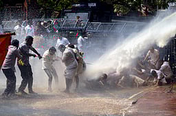 சபரிமலை தங்கக் கவச முறைகேடு விவகாரம்: கேரள சட்டப்பேரவையில் காங்கிரஸ் அமளி