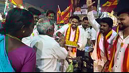 விசில் சின்னம் ஒதுக்கீடு: தவெகவினா் வரவேற்பு