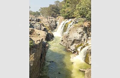 ஒகேனக்கல் காவிரியில் திடீரென அதிகரித்த நீர்வரத்து!