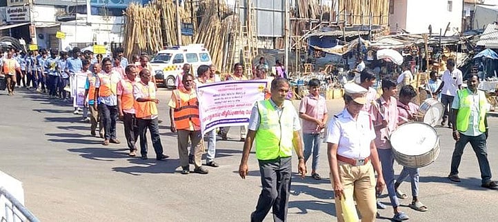 அந்தியூரில் சாலைப் பாதுகாப்பு
விழிப்புணா்வுப் பேரணி