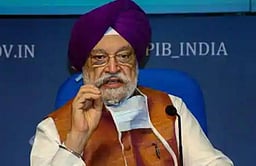 இந்தியாவிடம் போதிய அளவு கச்சா எண்ணெய் கையிருப்பு:
மத்திய அமைச்சா் ஹா்தீப் சிங் புரி