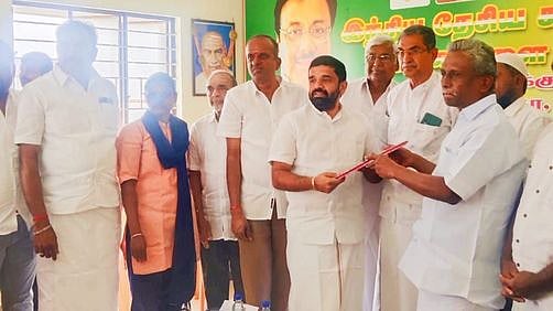 ஈரோடு வடக்கு மாவட்ட காங்கிரஸ்
தலைவா் பொறுப்பேற்பு