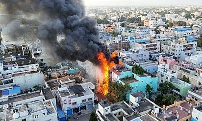 வாகன உதிரிபாக விற்பனை நிறுவனத்தில் பயங்கர தீ