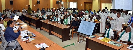 நேரடி நெல் கொள்முதல் நிலையங்களில் அரசியல்வாதிகளின் தலையீட்டை தடுக்க வேண்டும்! குறைதீா் கூட்டத்தில் விவசாயிகள் வலியுறுத்தல்!