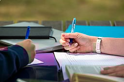 மொஹாலி: 10 நாட்களாக சுயநினைவின்றி இருந்த மாணவி ஆம்புலன்ஸில் சென்று தேர்வு எழுதினார் 