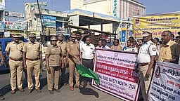 சாலைப் பாதுகாப்பு விழிப்புணா்வுப் பேரணி