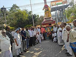 நேதாஜி பிறந்த நாள்: மாலை அணிவித்து மரியாதை