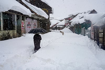 காஷ்மீரில் கடும் பனிப்பொழிவு: விமான சேவை முழுமையாக ரத்து