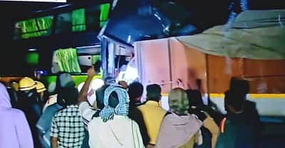 வாழப்பாடி அருகே லாரி மீது ஆம்னி பேருந்து மோதி விபத்து: ஓட்டுநர் பலி; 20 பேர் படுகாயம்