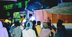 வாழப்பாடி அருகே லாரி மீது ஆம்னி பேருந்து மோதி விபத்து: ஓட்டுநர் பலி; 20 பேர் படுகாயம்