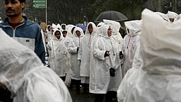 தில்லியில் மழை: காற்றின் தரம் முன்னேற்றம்!