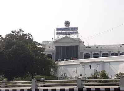 யாா் ஆட்சியில் விவசாயிகள் மீது துப்பாக்கிச் சூடு? திமுக-அதிமுக காரசார விவாதம்