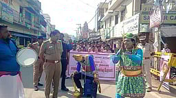 ஊத்தங்கரையில் சாலைப் பாதுகாப்பு விழிப்புணா்வுப் பேரணி