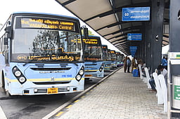 முதியோா், மாற்றுத்திறனாளி 
வாக்காளா்களுக்கு இலவச வாகன வசதி