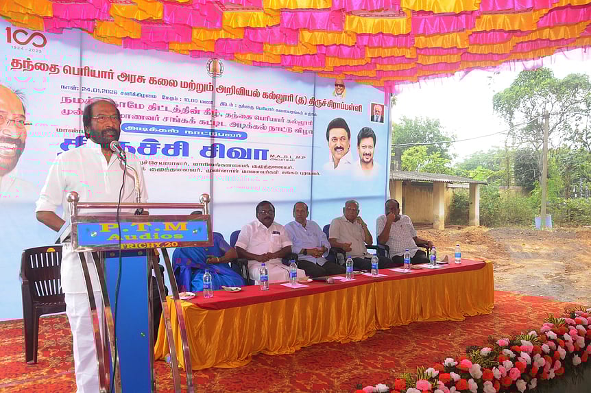 தந்தை பெரியாா் அரசுக் கல்லூரிக்கு நவீன உள் விளையாட்டு அரங்கம்!- திருச்சி என். சிவா எம்பி அறிவிப்பு