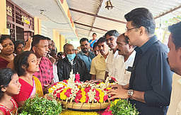 உடல் உறுப்புகள் தானம்: திமுக நிா்வாகி குடும்பத்துக்கு நிதியளிப்பு