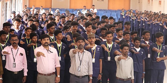 வாசுதேவநல்லூா் மருத்துவக் கல்லூரியில் கருத்தரங்கம்