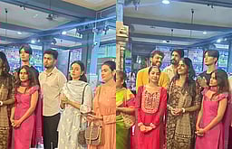 பிக் பாஸுக்கு பிறகு கோயிலில் ஒன்றுகூடிய போட்டியாளர்கள்!