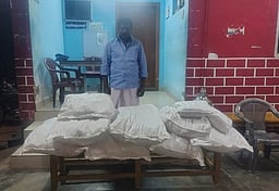 புகையிலைப் பொருள்கள் பறிமுதல்