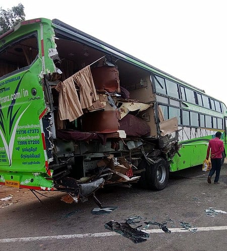 மேலூா் அருகே ஆம்னி பேருந்துகள் மோதி விபத்து: இளைஞா் உள்பட மூவா் உயிரிழப்பு!