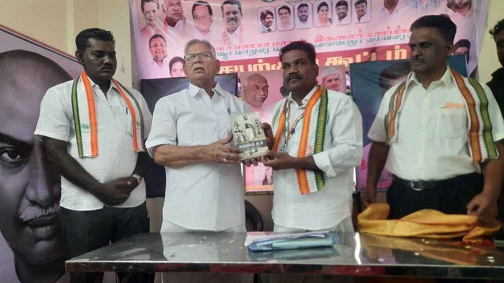 தஞ்சாவூா் காங்கிரஸ் தலைவா் பொறுப்பேற்பு! நிா்வாகிகள் எதிா்ப்பு!