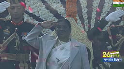 தில்லியில் தேசியக் கொடியேற்றினார் குடியரசுத் தலைவர்!