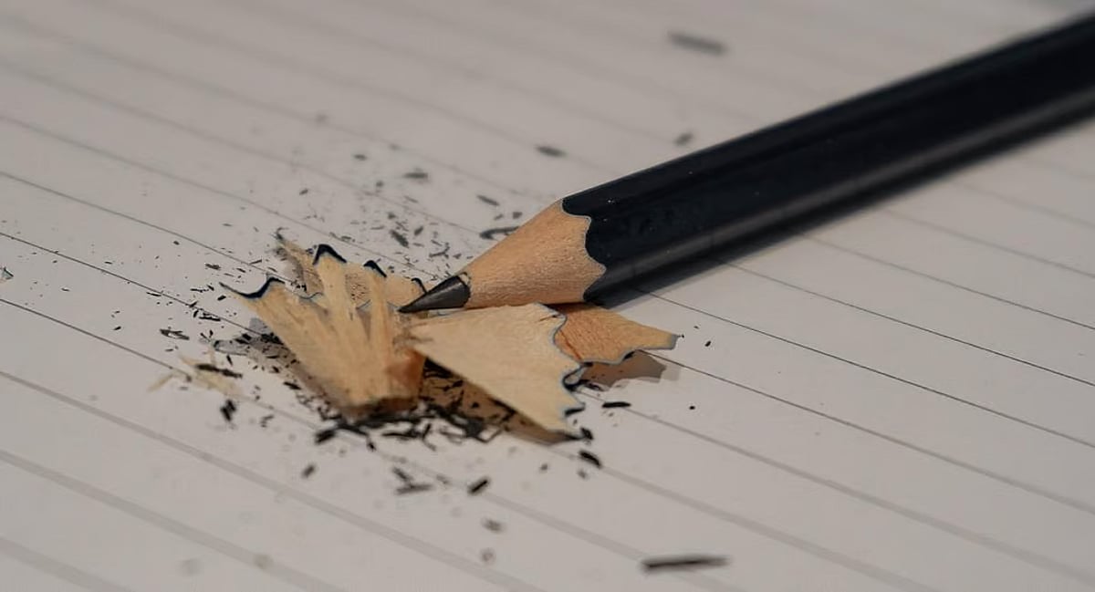 இது தெரியுமா? பென்ஸில் கோடுகளை ரப்பர் மட்டும் எப்படி முற்றிலும் அழிக்கிறது?