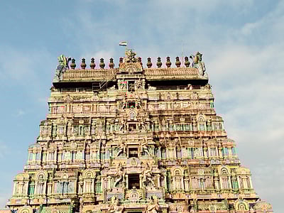 நடராஜர் கோயில் கோபுரத்தில் தேசியக் கொடியேற்றம்! 