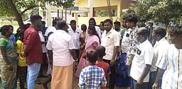 கிராமசபைக் கூட்டத்தை புறக்கணித்து அதிகாரிகளுடன் மக்கள் வாக்குவாதம்