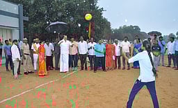 முதலமைச்சா் இளைஞா் விளையாட்டு திருவிழா அமைச்சா் காந்தி தொடங்கி வைத்தாா்