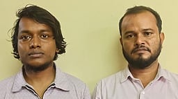 வேடசந்தூரில் வங்கதேச இளைஞா்கள் கைது