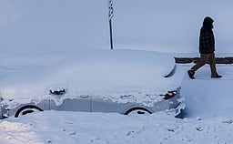 அமெரிக்காவில் உறைபனி, பனிப்புயலுக்கு 15 பேர் பலி!