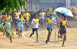 காவலா் தோ்வில் தோ்ச்சி பெற்றவா்களுக்கு உடற்தகுதித்தோ்வு தொடக்கம்