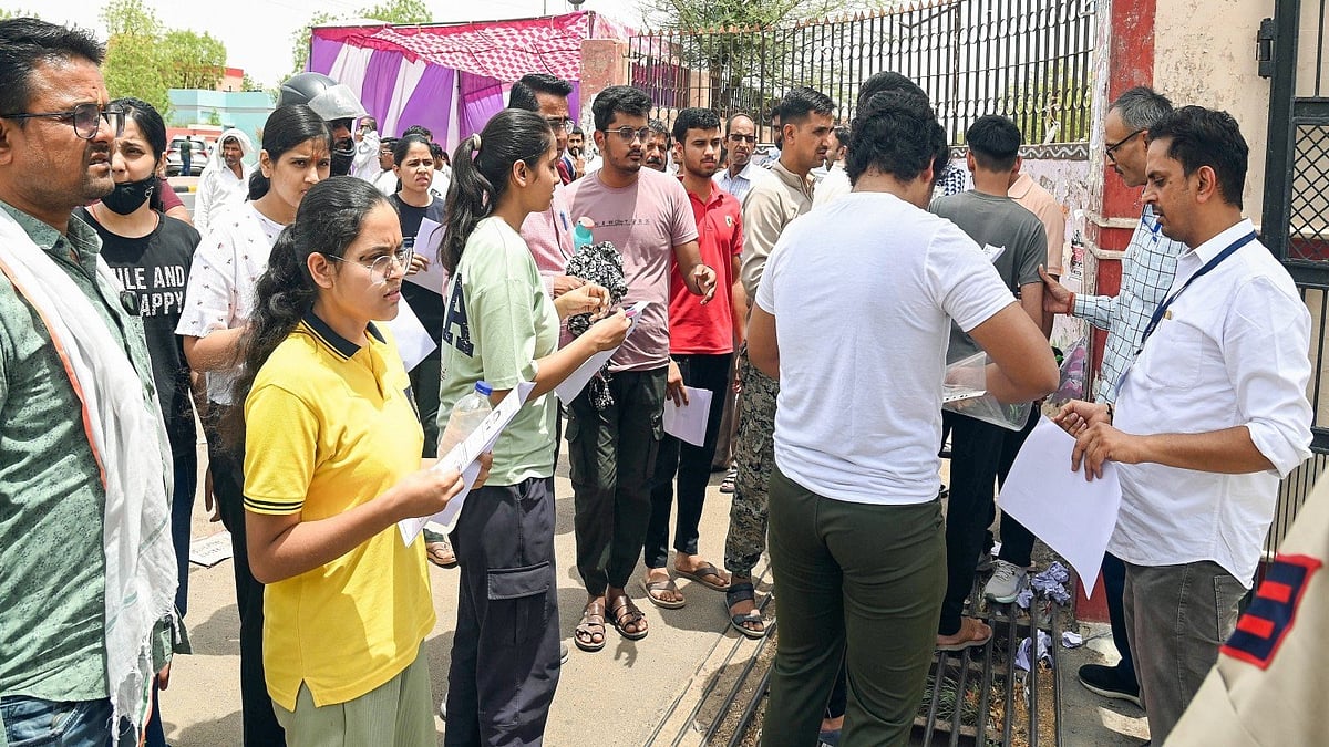 நீட் கட்-ஆஃப் மதிப்பெண் குறைக்கப்பட்டதை எதிர்த்து தாக்கல் செய்த மனு தள்ளுபடி!