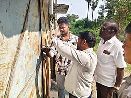 சட்ட விரோதமாக பட்டாசு 
தயாரிப்பு: 6 போ் கைது