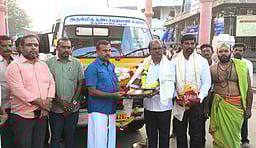 பழனி கோயிலுக்கு தண்ணீா் லாரி காணிக்கை