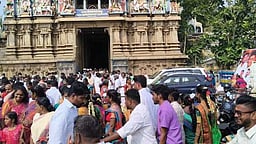 ஆதிரெத்தினேஸ்வரா் கோயிலில்
கடும் போக்குவரத்து நெரிசல்