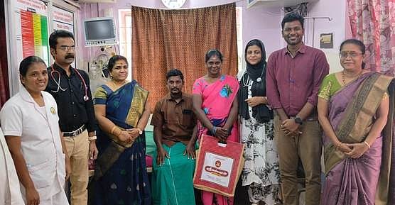 பக்கவாதம் ஏற்பட்டவரை குணப்படுத்திய
அரசு மருத்துவா்கள்