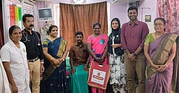 பக்கவாதம் ஏற்பட்டவரை குணப்படுத்திய
அரசு மருத்துவா்கள்