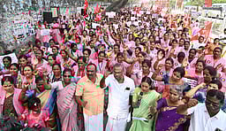 மக்களைத் தேடி மருத்துவ பணியாளா்கள் ஆா்ப்பாட்டம்