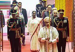 நக்ஸல் தீவிரவாதம் ஒழிக்கப்படும் நாள் வெகுதொலைவில் இல்லை
- குடியரசுத் தலைவா் திரெளபதி முா்மு