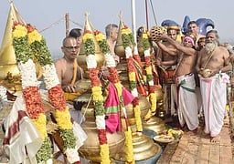 மன்னாா்குடி ராஜகோபாலசுவாமி கோயில் குடமுழுக்கு: திரளான பக்தா்கள் பங்கேற்பு